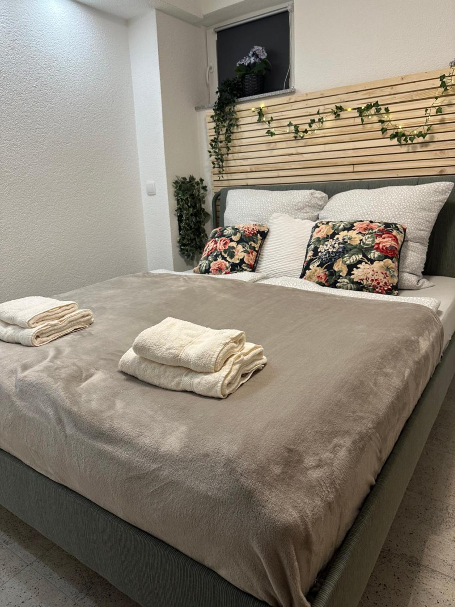 Moderne Ruhige Ferienwohnung Ubstadt-Weiher 외부 사진